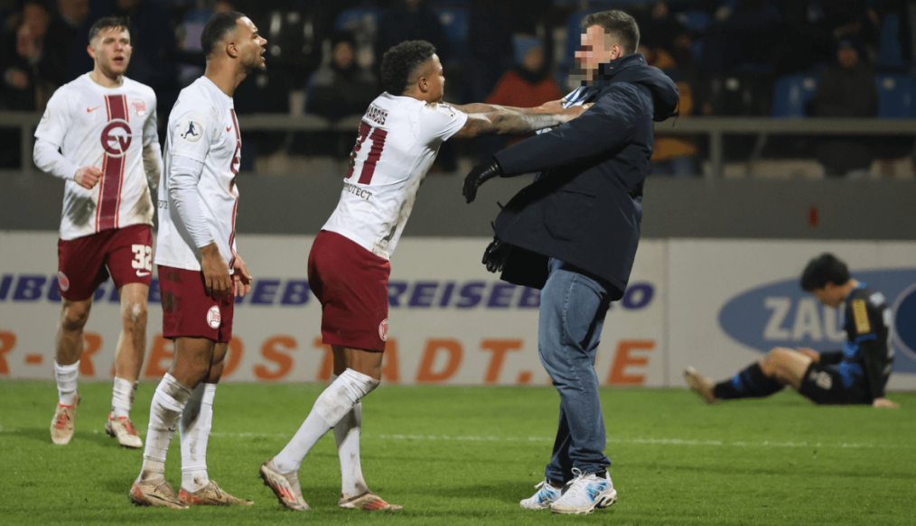VIDEO Scandale en Regionalliga Südwest : bagarre entre les supporters du FSV Frankfurt et les joueurs d’Offenbach !