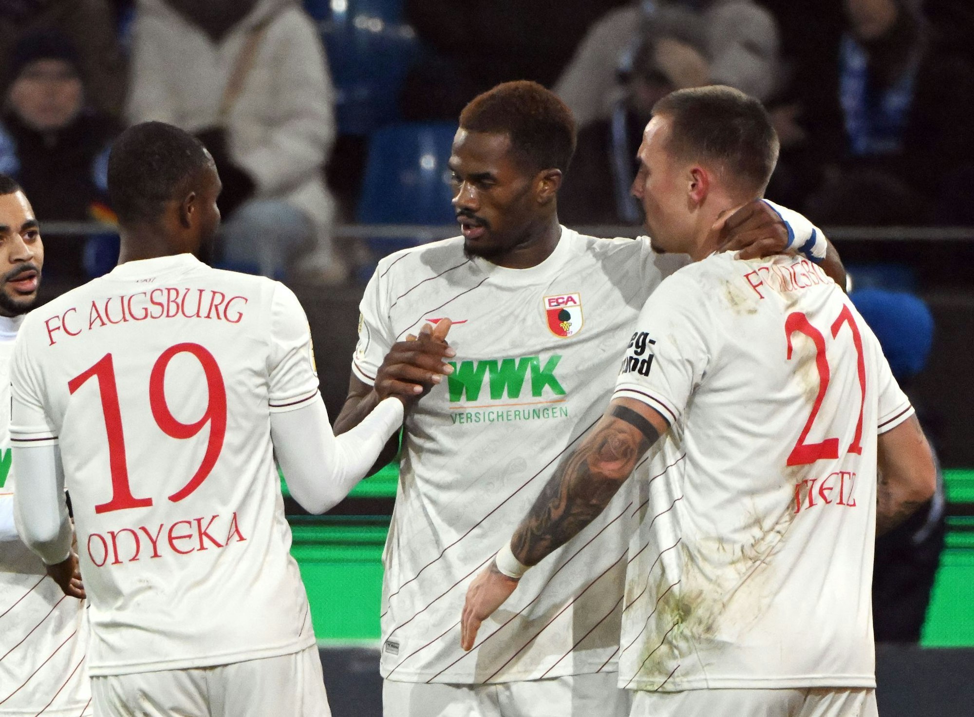 Le FC Augsburg égalise à la 124ème minute et s’impose aux TAB contre Karlsruhe ! Le FC Augsburg égalise à la 124ème minute et s’impose aux TAB contre Karlsruhe !
