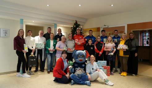 Joie et générosité : le SC Paderborn au chevet des petits patients pour Noël