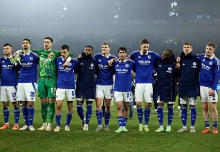 Victoire précieuse pour le FC Schalke 04 contre le leader de la 2.Bundesliga