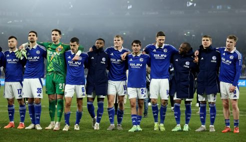 Victoire précieuse pour le FC Schalke 04 contre le leader de la 2.Bundesliga