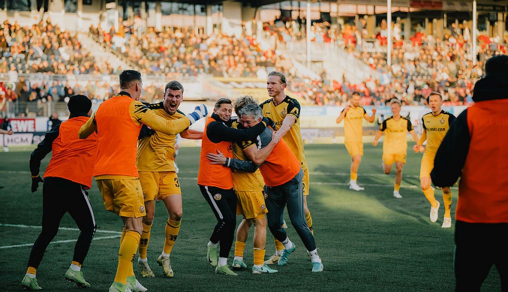 Cottbus toujours leader, Dresden sur le podium, le résumé complet de ce samedi de 3.Liga