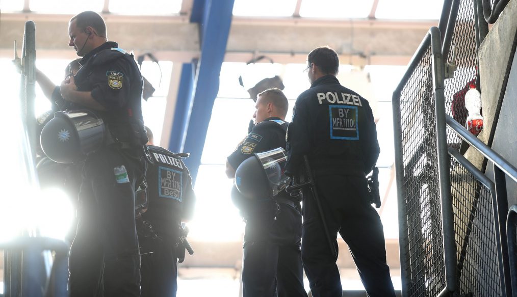 Scandale en Bundesliga : Un supporter condamné à 3 ans de prison après une explosion en plein match !