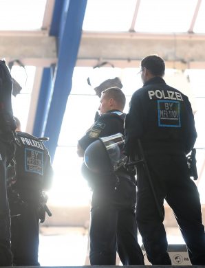 Scandale en Bundesliga : Un supporter condamné à 3 ans de prison après une explosion en plein match !