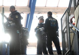 Scandale en Bundesliga : Un supporter condamné à 3 ans de prison après une explosion en plein match !