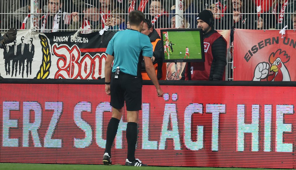 Révolution en Allemagne : les arbitres prendront enfin la parole dans les stades !