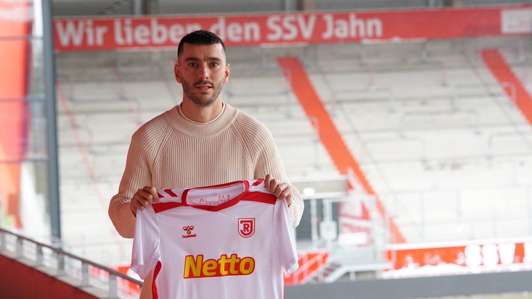 OFFICIEL : Sargis Adamyan retourne à Regensburg (en prêt) !