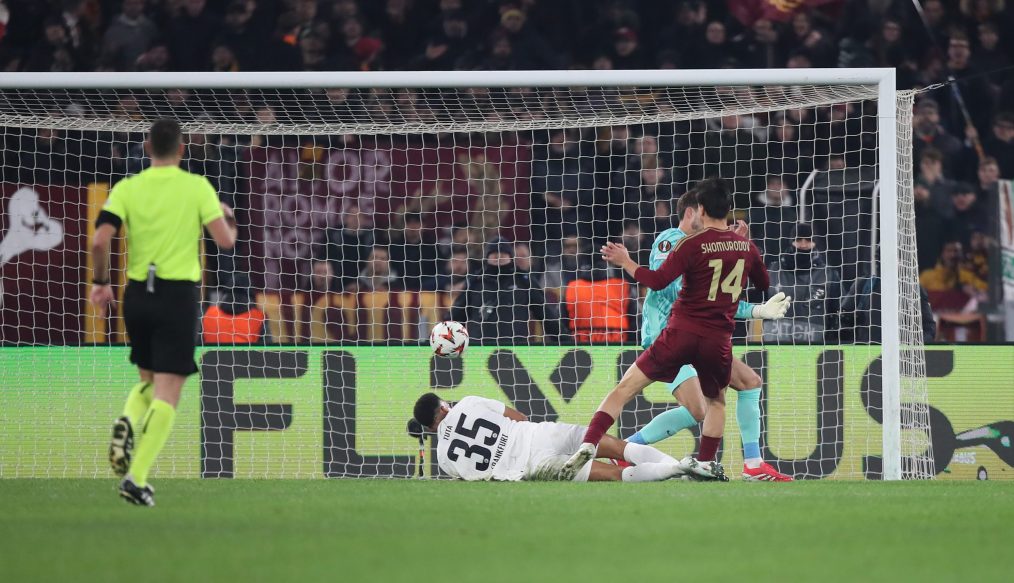 L’Eintracht s’effondre à Rome… mais arrache son ticket pour les huitièmes !