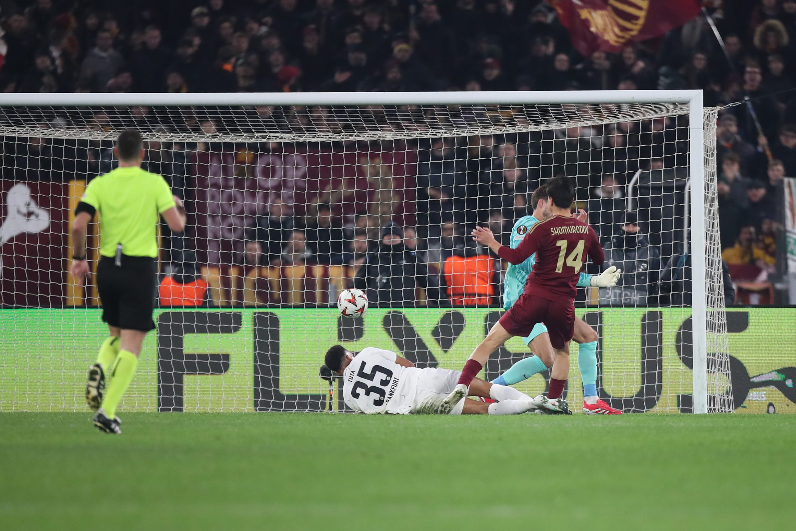 L’Eintracht s’effondre à Rome… mais arrache son ticket pour les huitièmes !