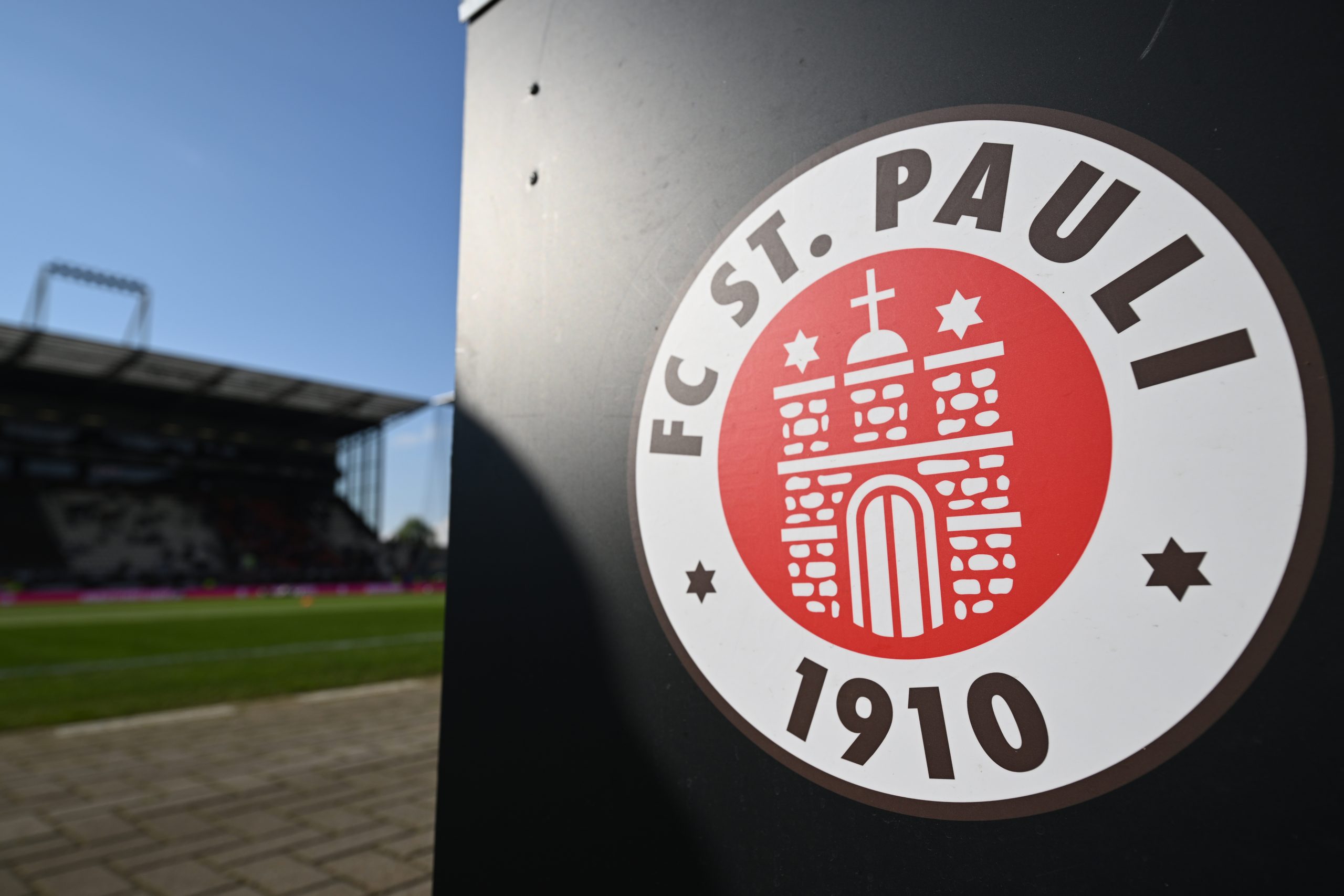 Affaire du briquet : Sankt Pauli et Kiel engagent une procédure juridique contre la DFB !