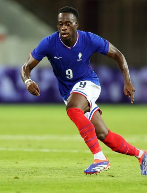 L’Eintracht Frankfurt étudie la piste Arnaud Kalimuendo !