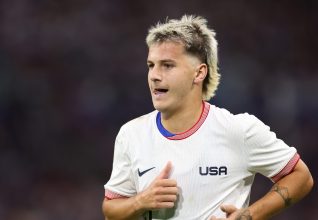 OFFICIEL : L’Holstein Kiel casse sa tirelire et recrute John Tolkin !