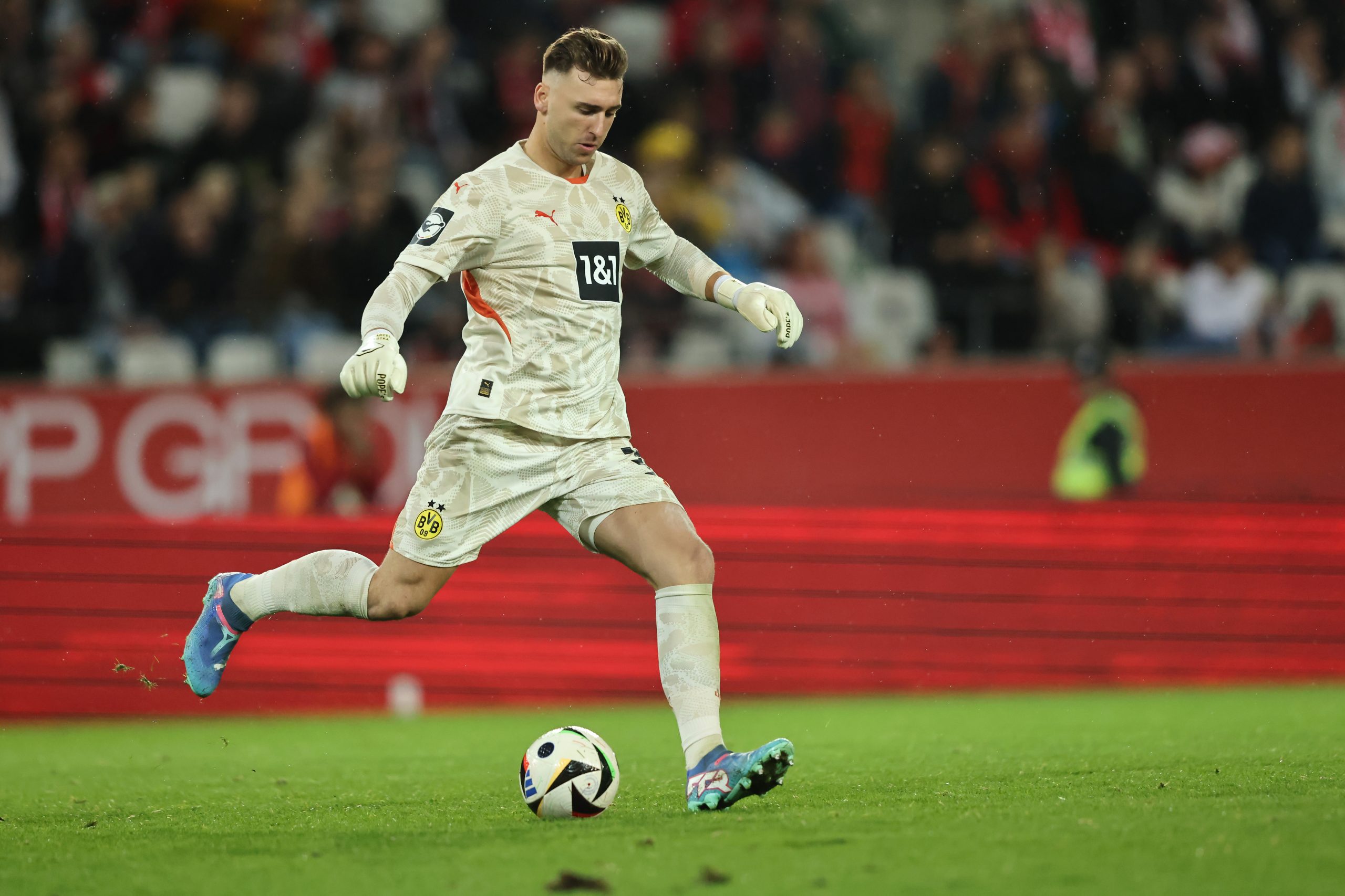 Le Borussia Dortmund pourrait prêter Marcel Lotka au 1.FC Köln