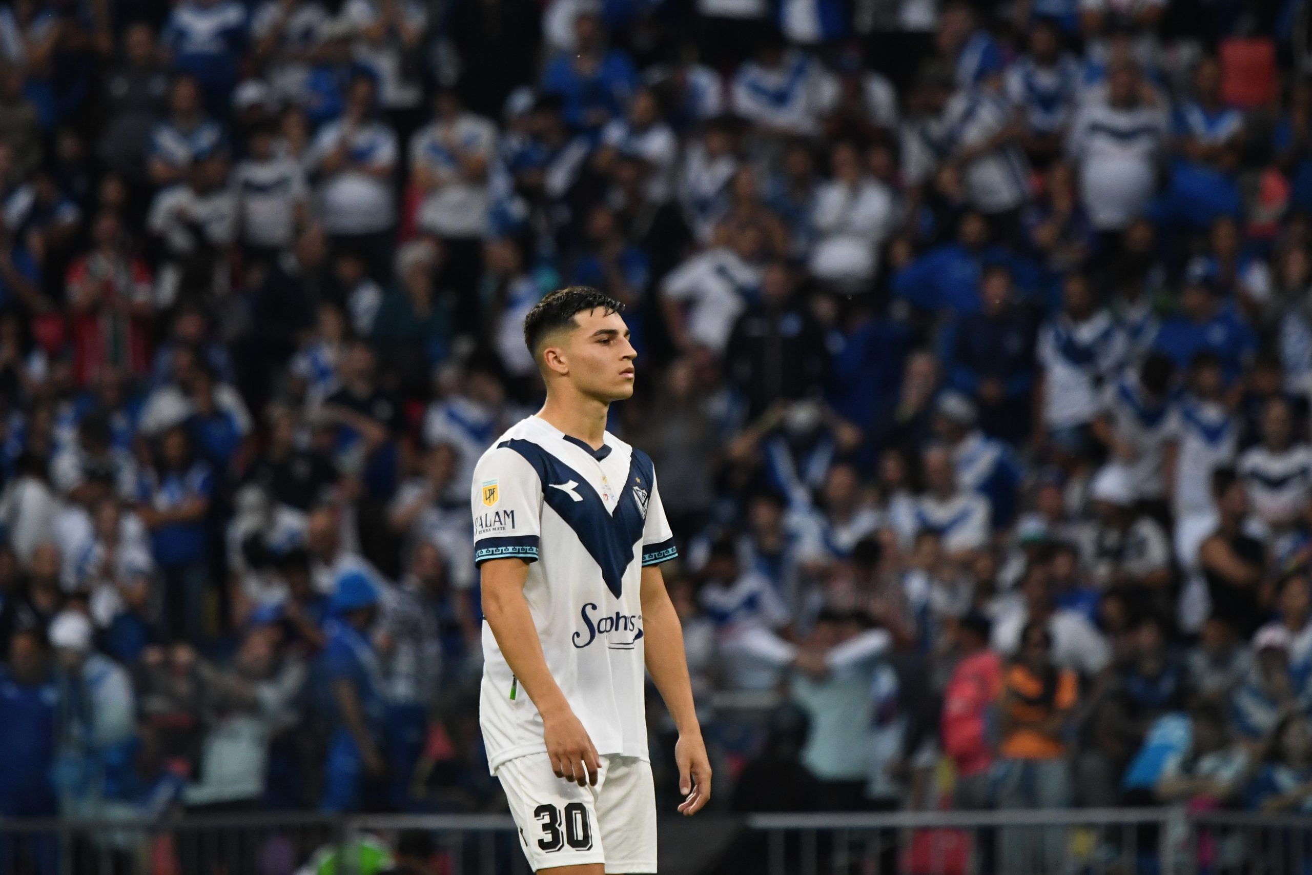 OFFICIEL : Le Bayer Leverkusen confirme l’arrivée de la pépite Alejo Sarco !