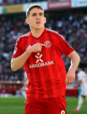 VIDEO : Le penalty le plus stupide de la saison ? Köln offre un point à Düsseldorf !