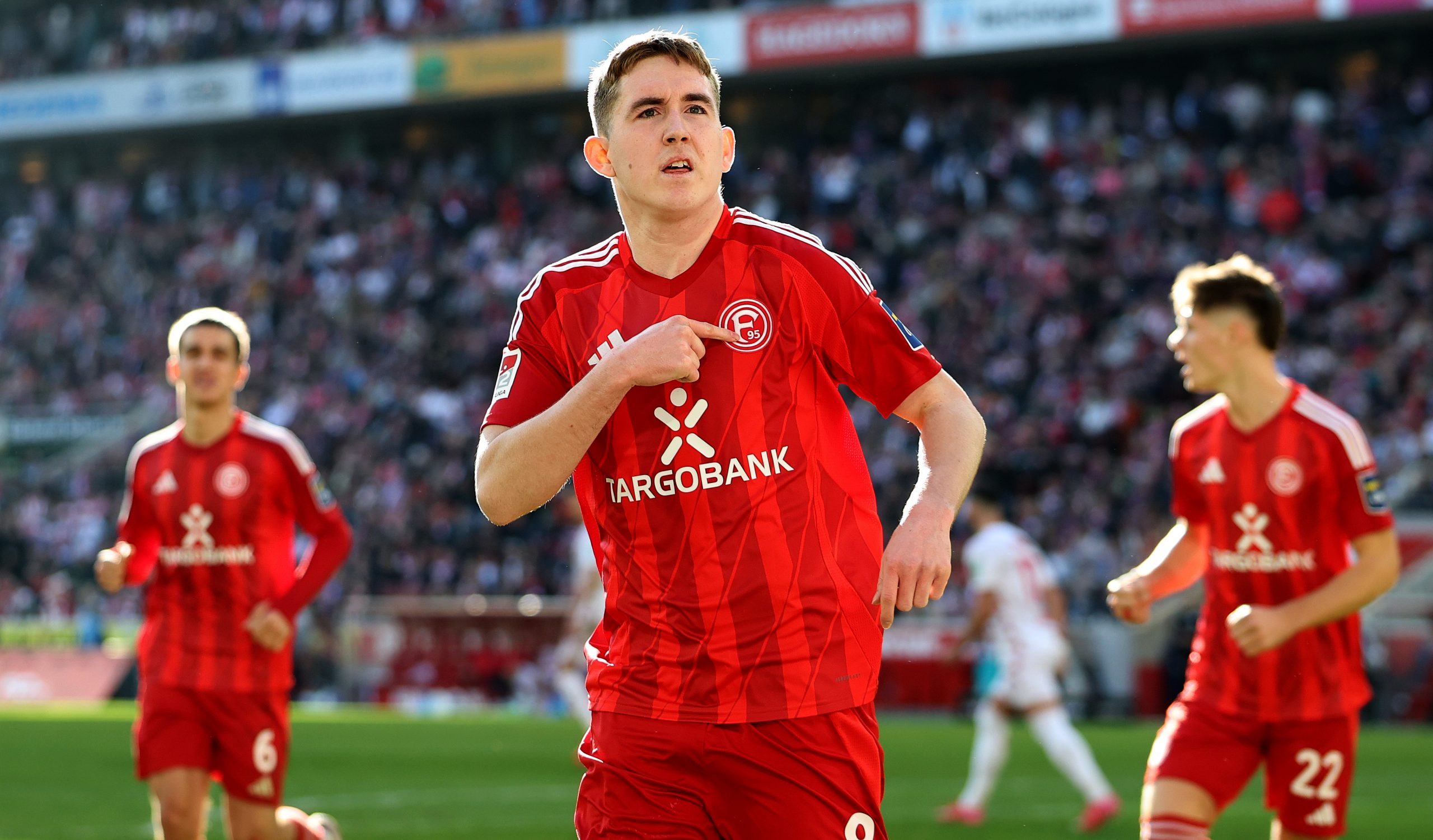 VIDEO : Le penalty le plus stupide de la saison ? Köln offre un point à Düsseldorf !