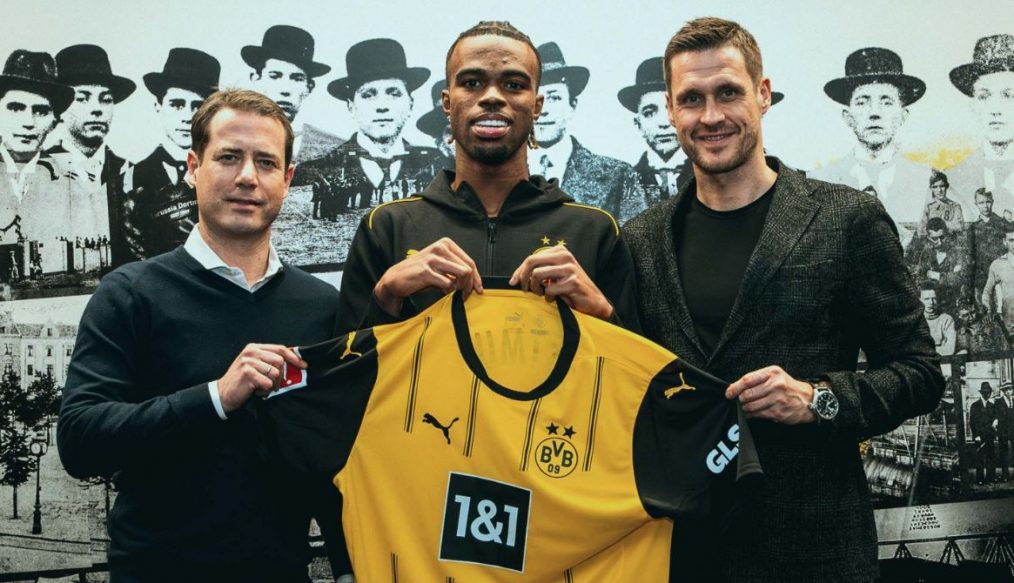 OFFICIEL : Carney Chukwuemeka rejoint le Borussia Dortmund !