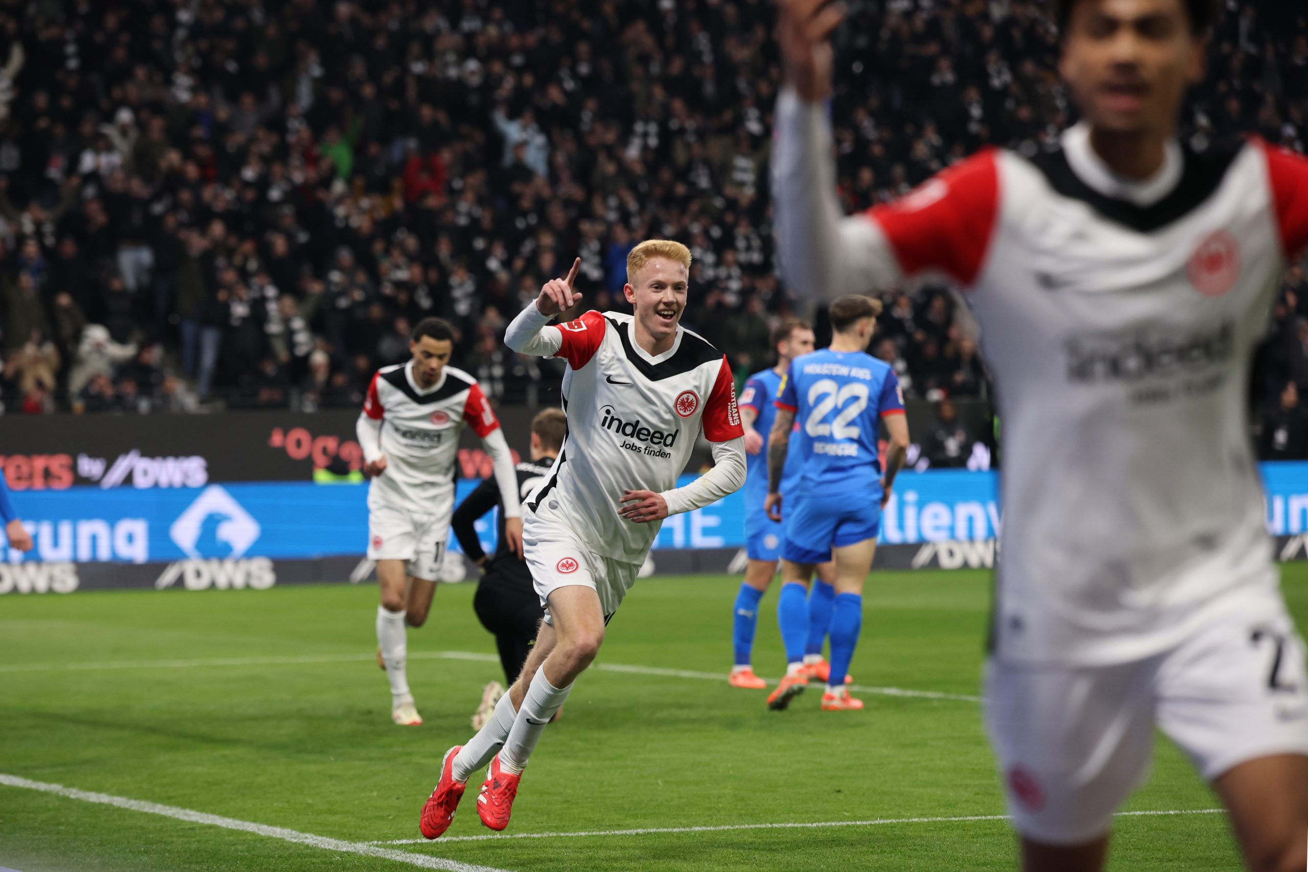 L’Eintracht ne laisse aucune chance à Kiel et s’installe sur le podium !