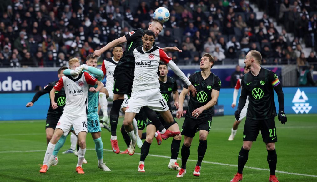 L’Eintracht arrache un point contre Wolfsburg grâce à Uzun !