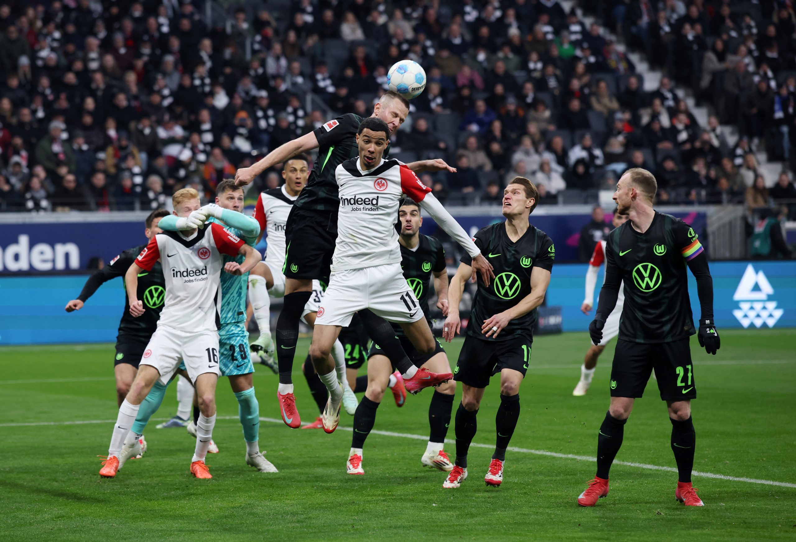 L’Eintracht arrache un point contre Wolfsburg grâce à Uzun !