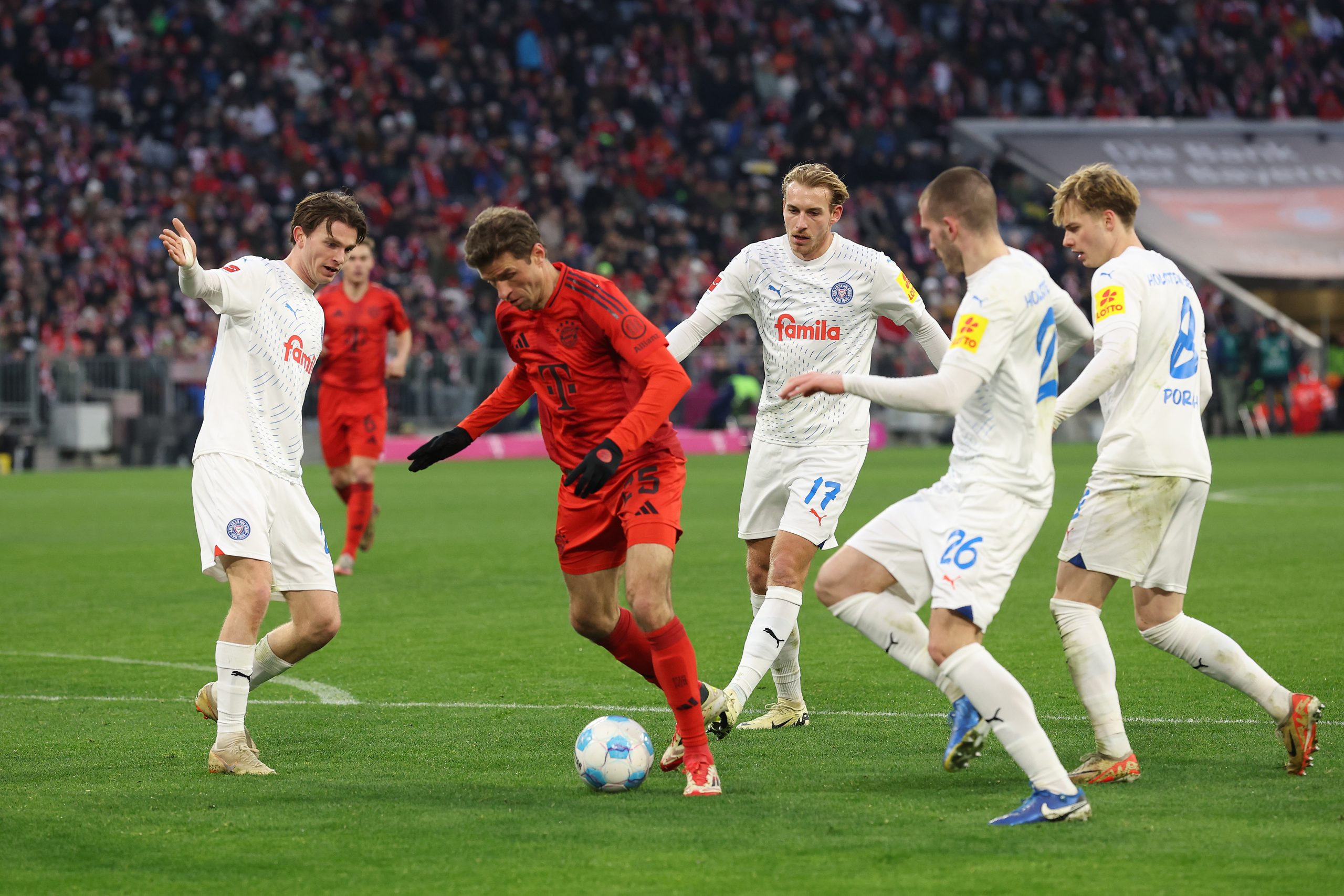 Le Bayern frôle la catastrophe : de 4-0 à 4-3, Kiel sème la panique à l’Allianz Arena ! (VIDEO)
