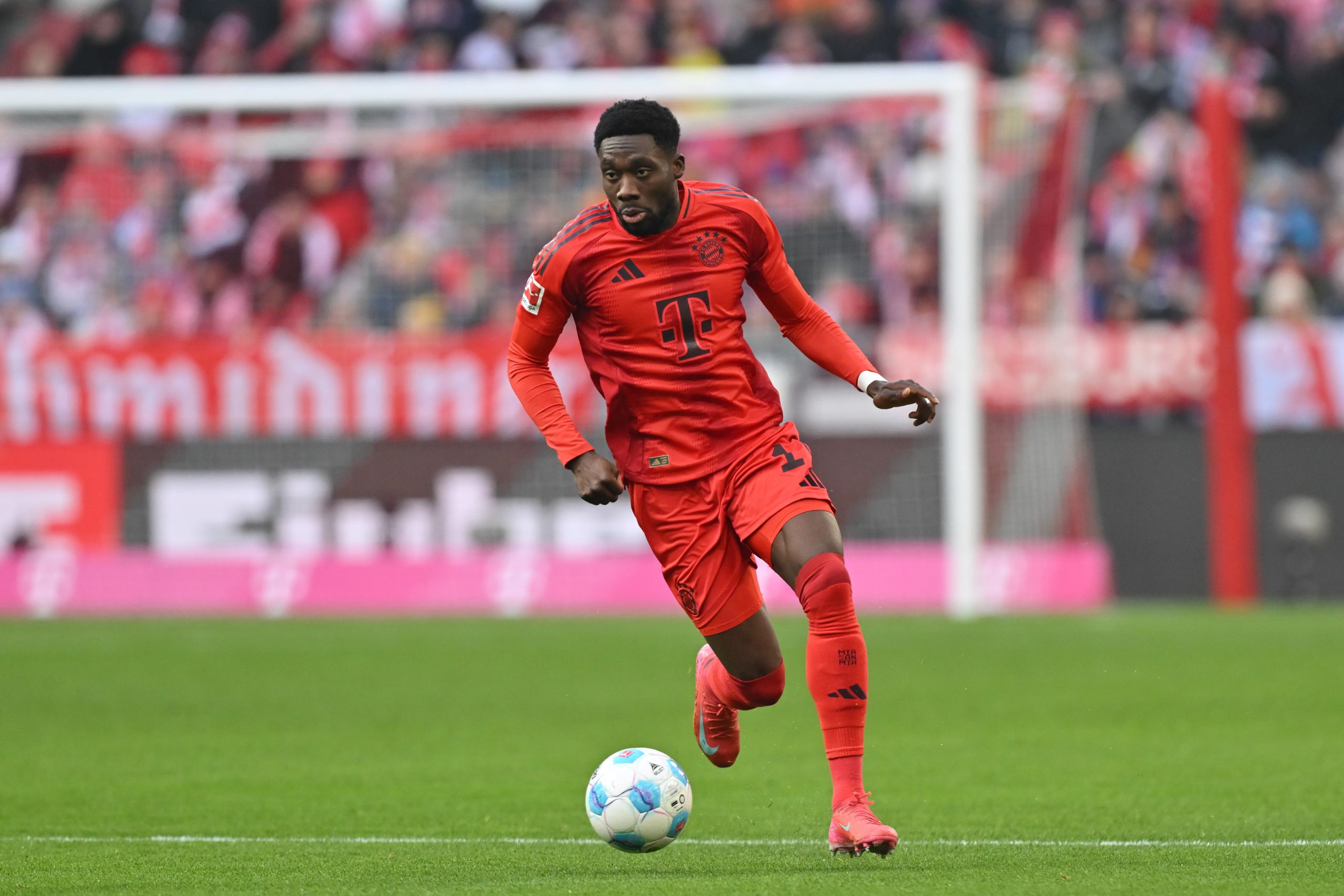 Alphonso Davies prolonge au Bayern jusqu’en 2030 !
