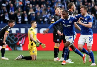 Ba en héros, Schalke assure contre Karlsruhe !