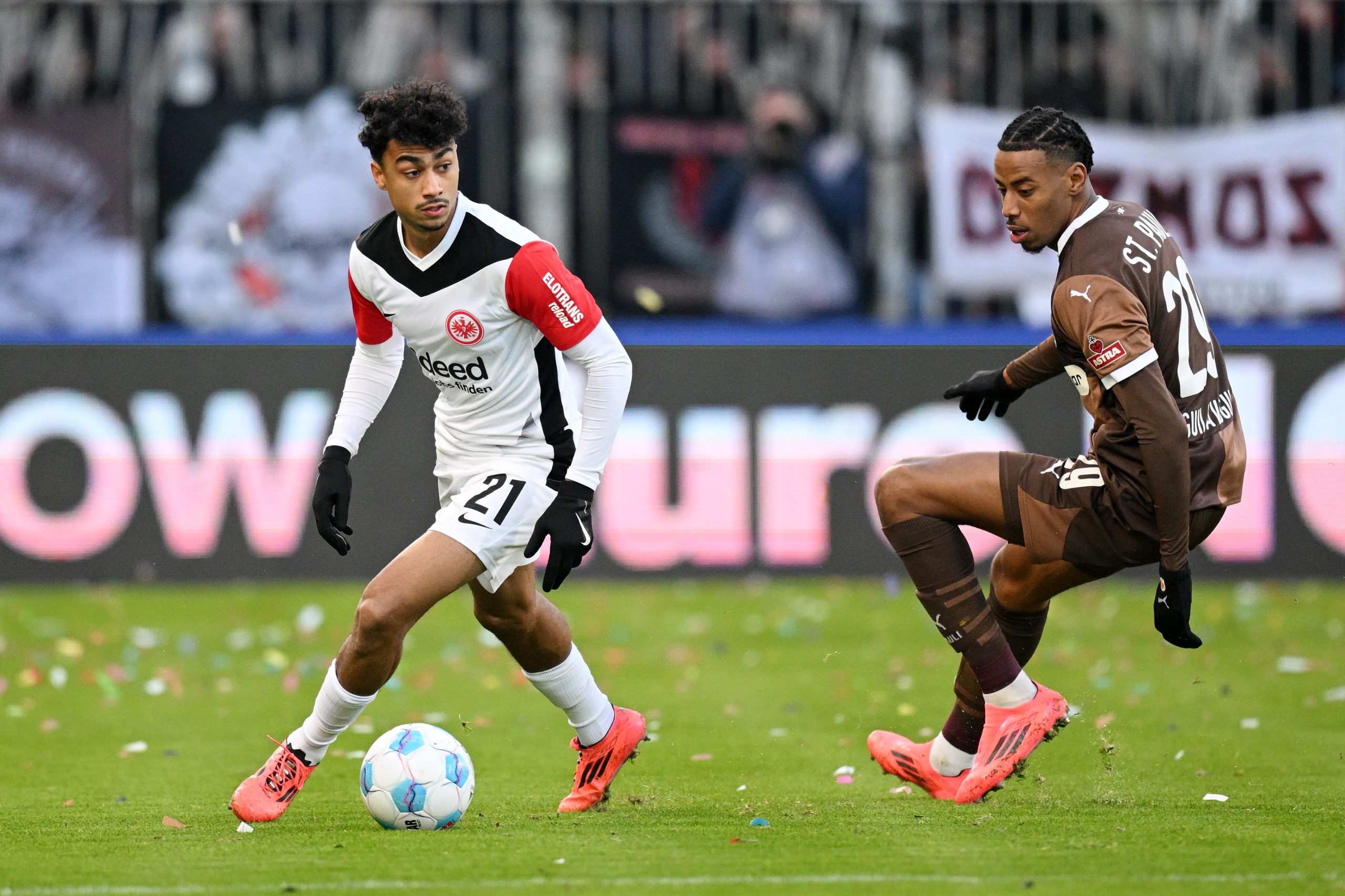 L’Eintracht Frankfurt sécurise Nathaniel Brown jusqu’en 2030 !