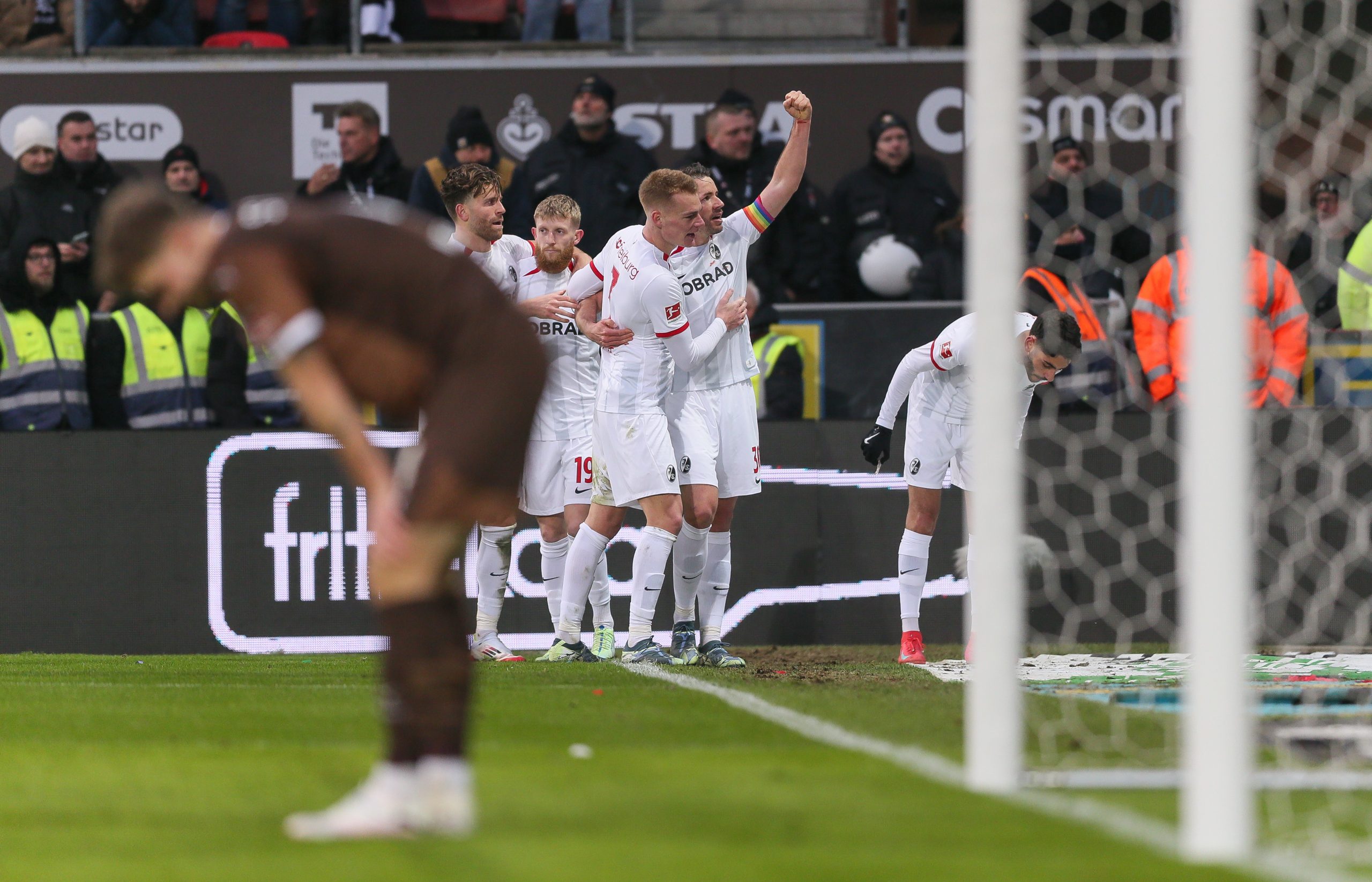 Freiburg crucifie Sankt Pauli en fin de match !