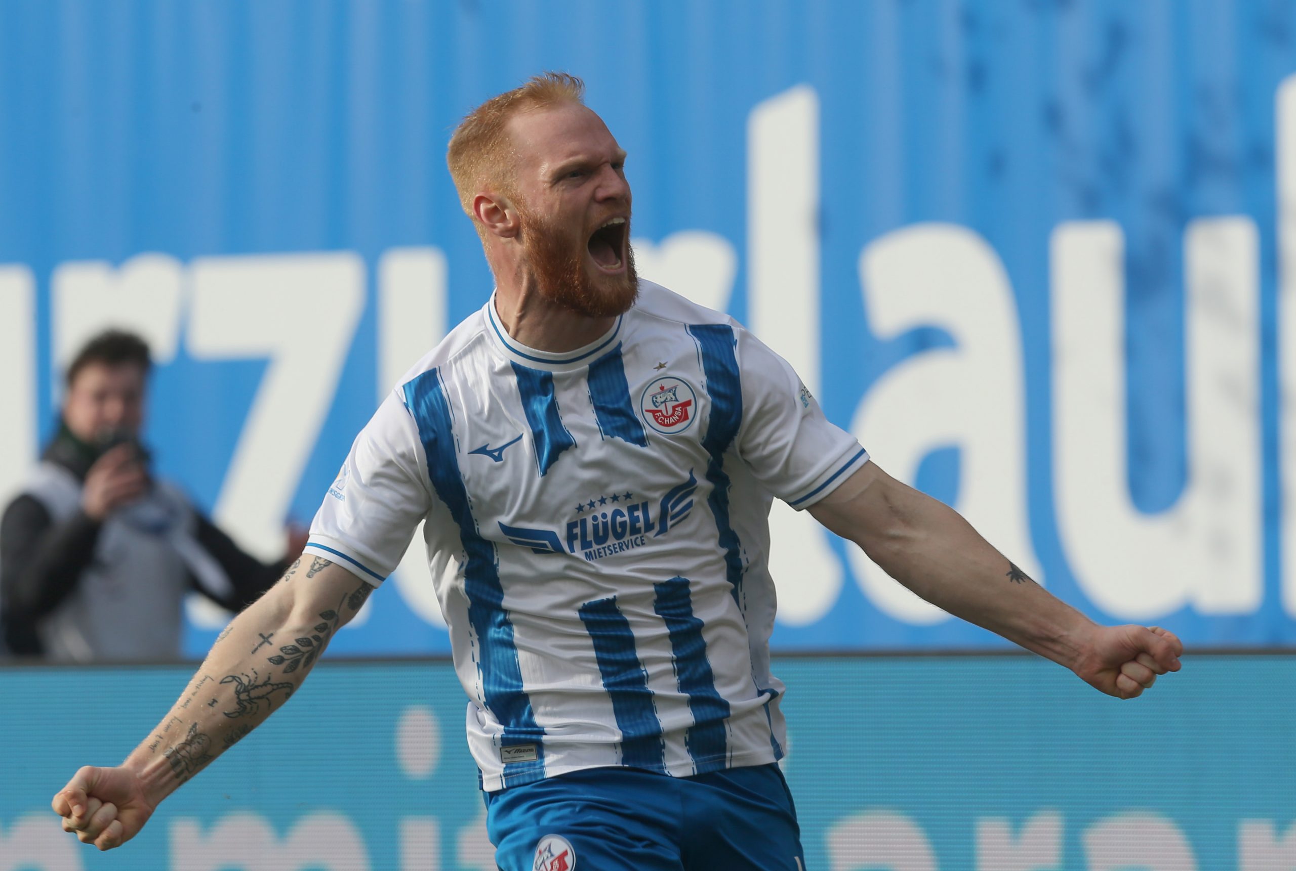 VIDEO : Dans un derby de l’est sous haute tension, le Hansa Rostock bat le Dynamo Dresden !