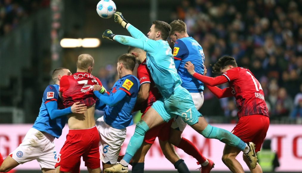 VIDEO : Un nul spectaculaire entre Kiel et Bochum.. entre penalty, VAR et suspense !