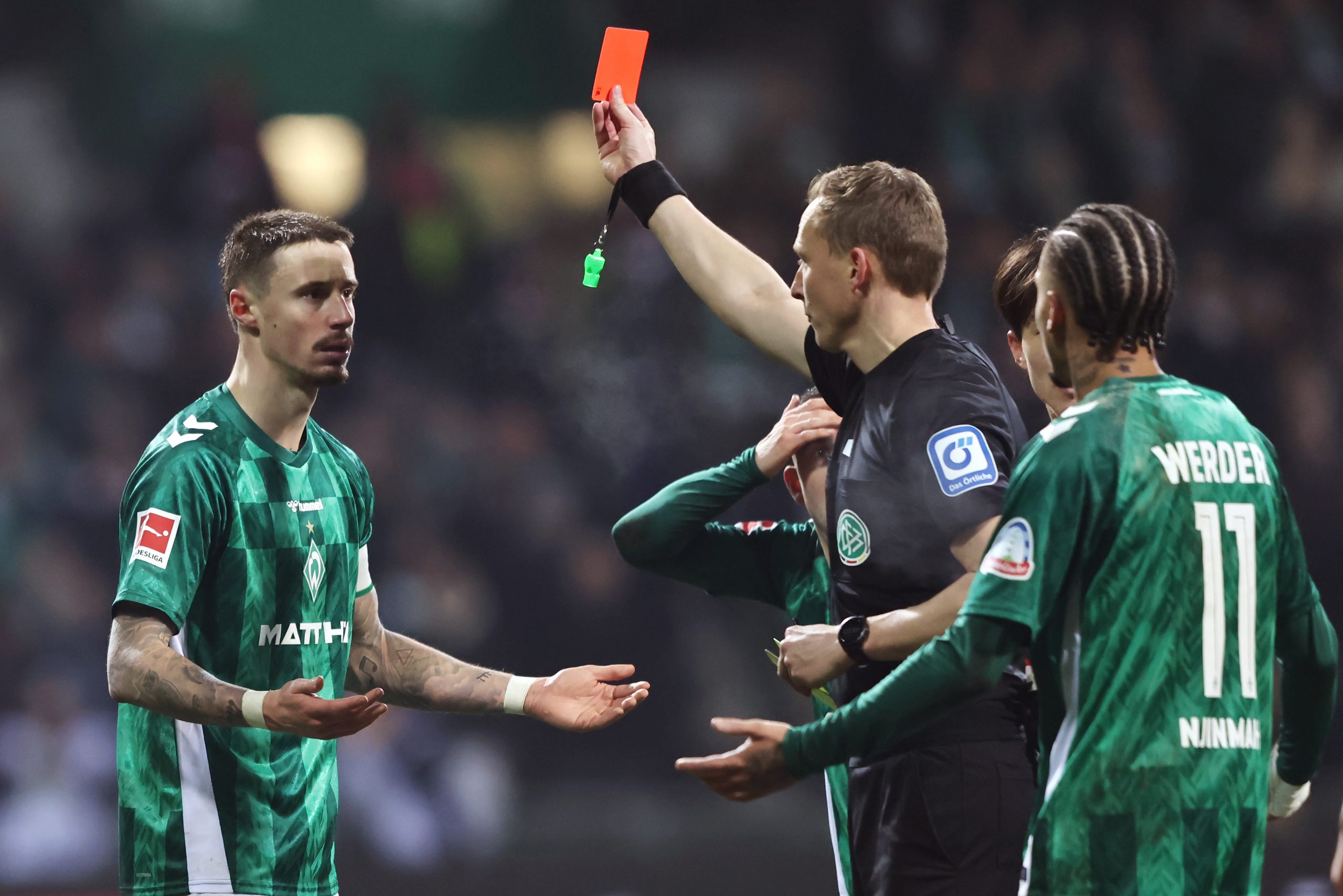 Le Werder Bremen arrache la victoire dans un match CHAOTIQUE : blessures, cartons et tension en fin de match !