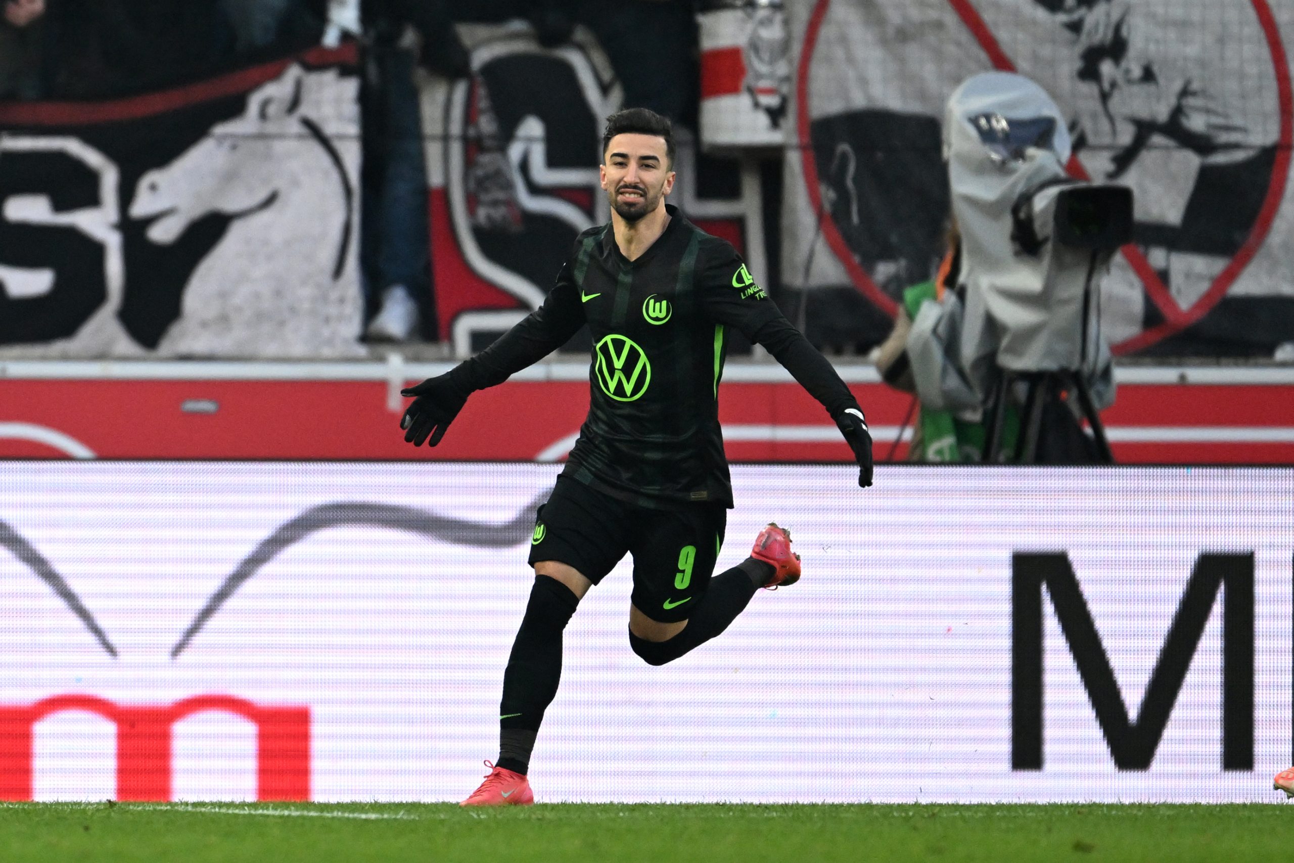 Un penalty qui fait débat ? Wolfsburg arrache la victoire face au VfB Stuttgart !