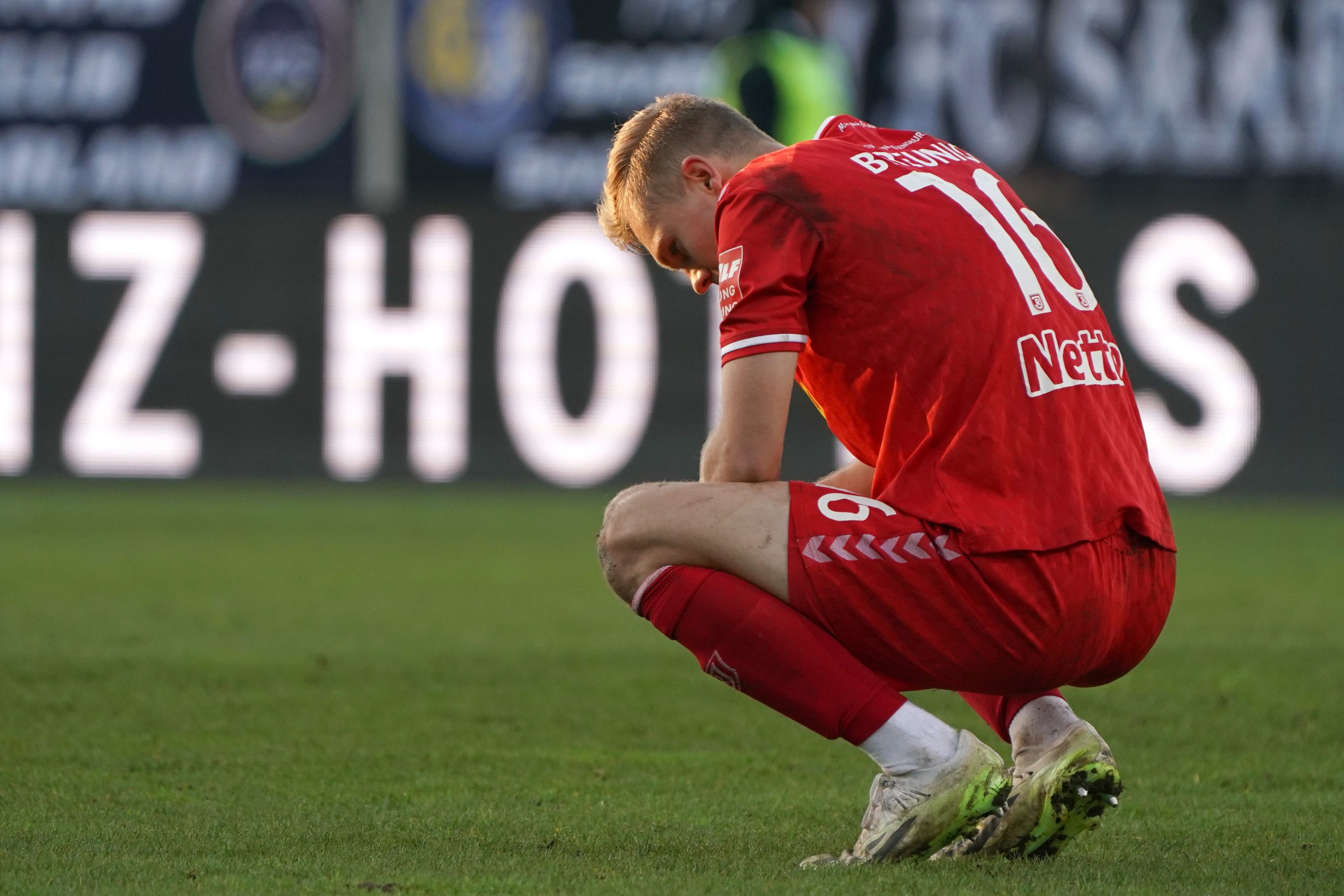 Coup dur pour Regensburg : Louis Breunig absent plusieurs semaines