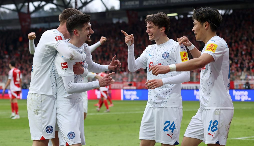 HISTORIQUE ! Holstein Kiel décroche sa première victoire à l’extérieur en Bundesliga !