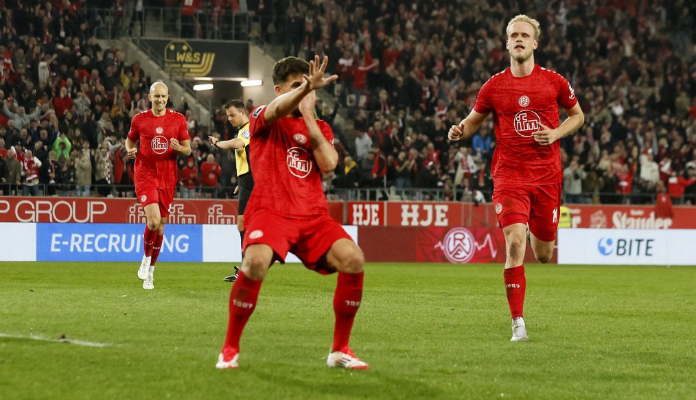 VIDEO : Un coup franc magique d&rsquo;Arslan offre la victoire au Ro-Weiss Essen !