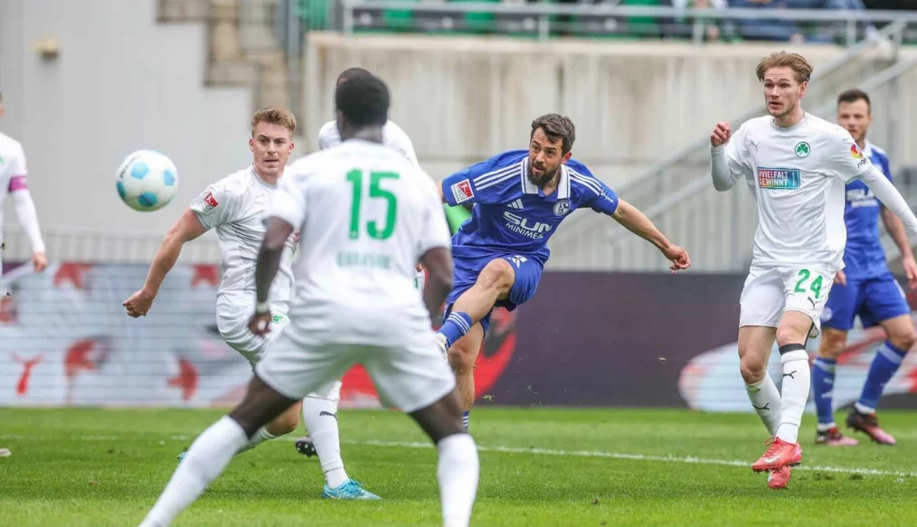 Schalke 04 revient de nulle et arrache l’égalisation à la dernière seconde face à Greuther Fürth !