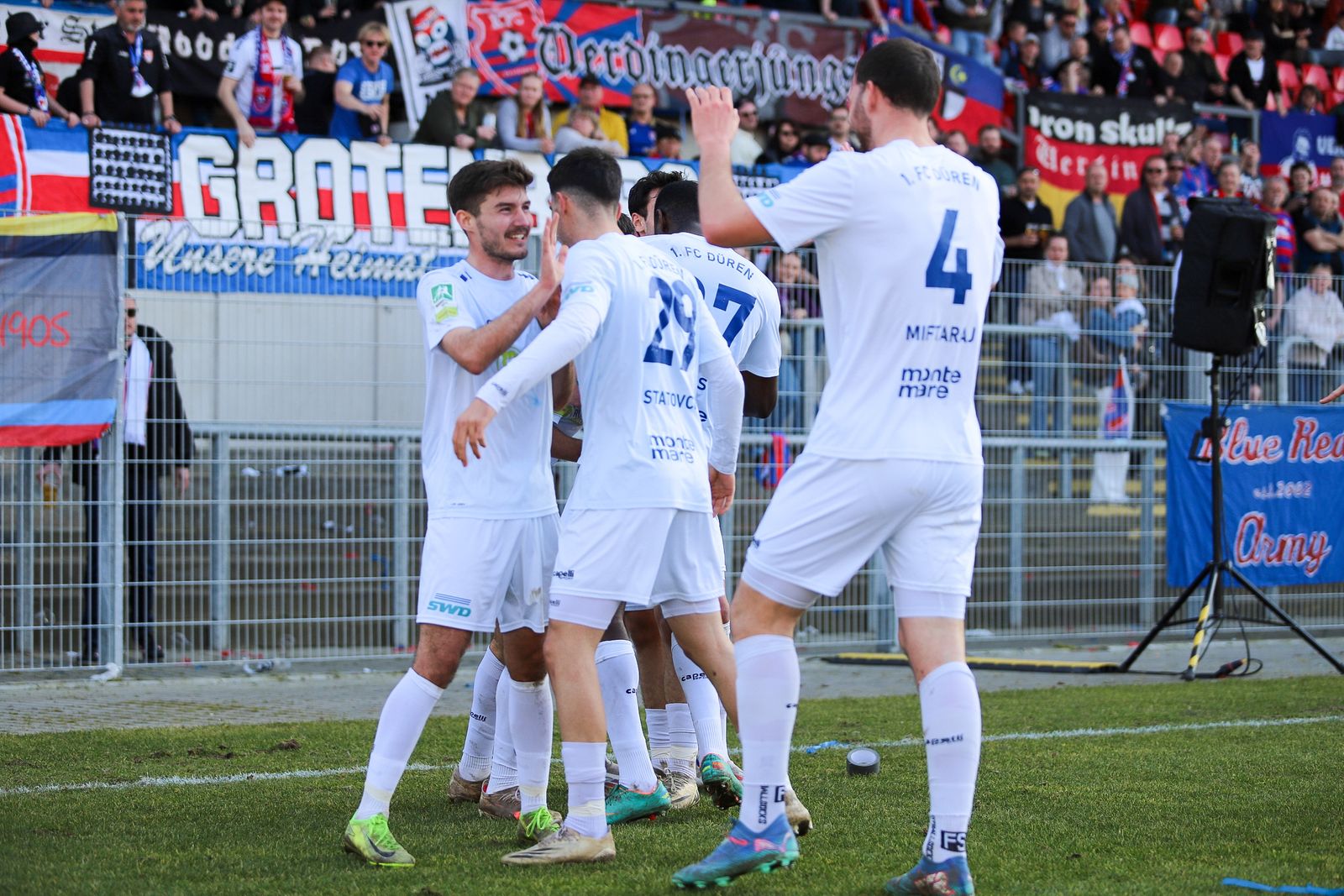 1.FC Düren : Une équipe qui se bat malgré l’absence de salaire