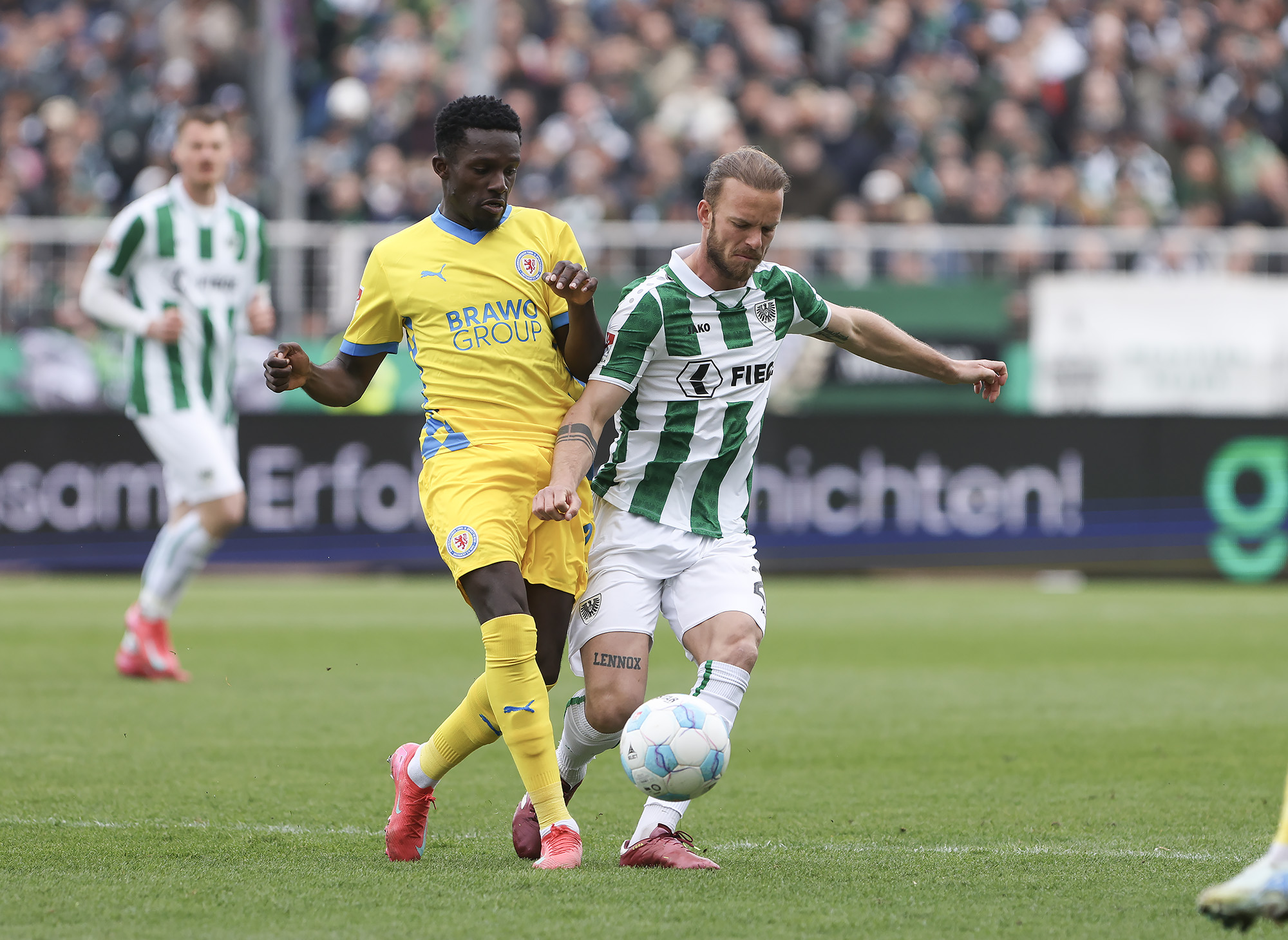 1-0 après 8 secondes de jeu, égalisation dans la foulée : Münster et Braunschweig se livrent un vrai duel !