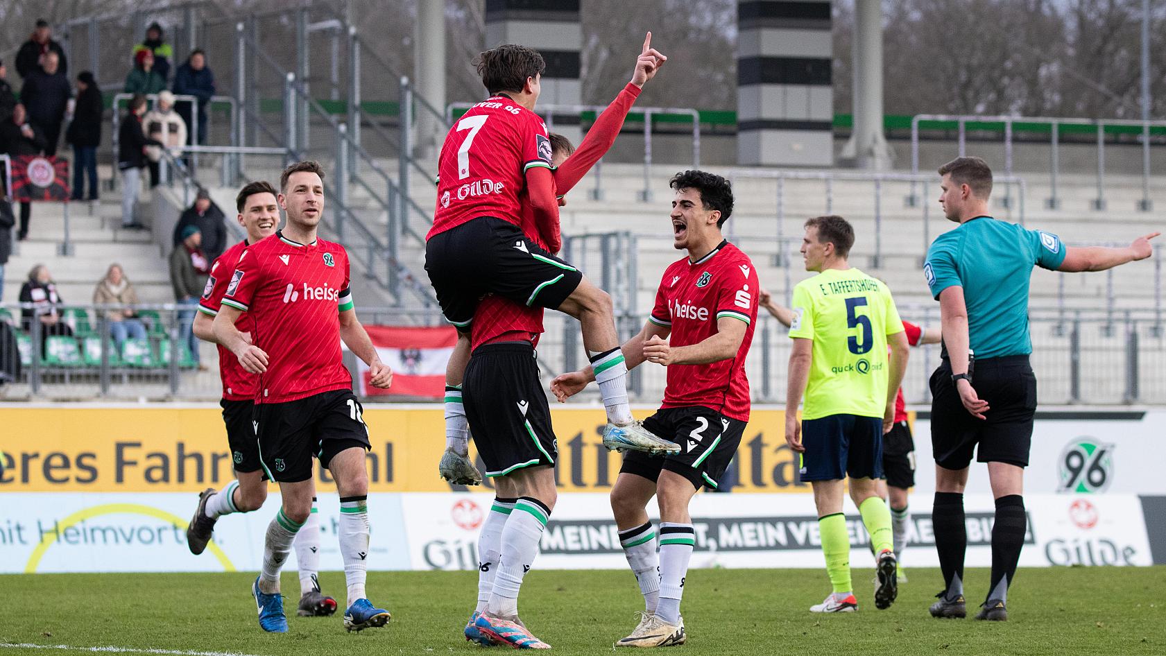 Le Hannover 96 II surprend Wiesbaden après une seconde période folle ! Le Hannover 96 II surprend Wiesbaden après une seconde période folle !