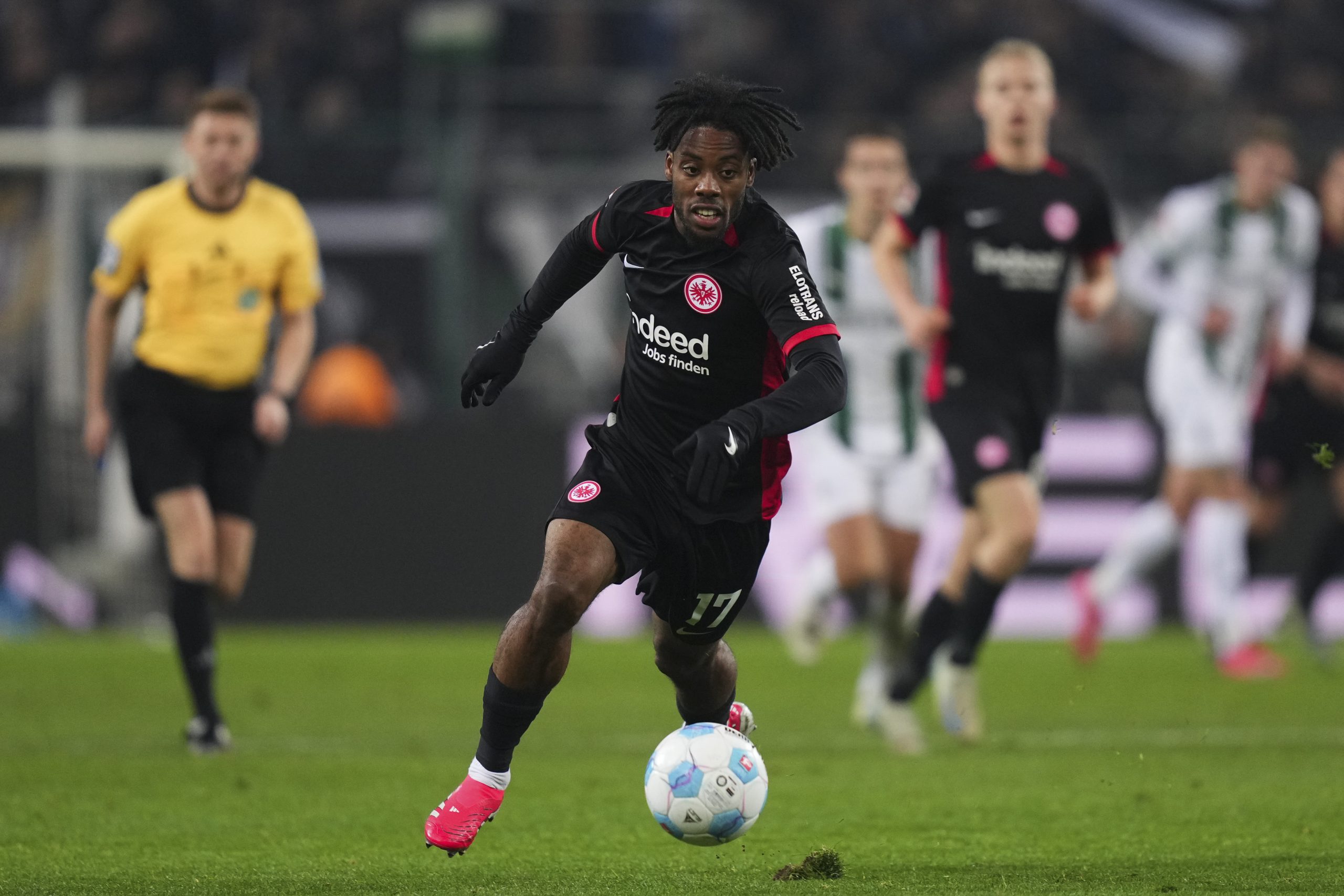 Elye Wahi blessé : encore un coup dur pour l’Eintracht !