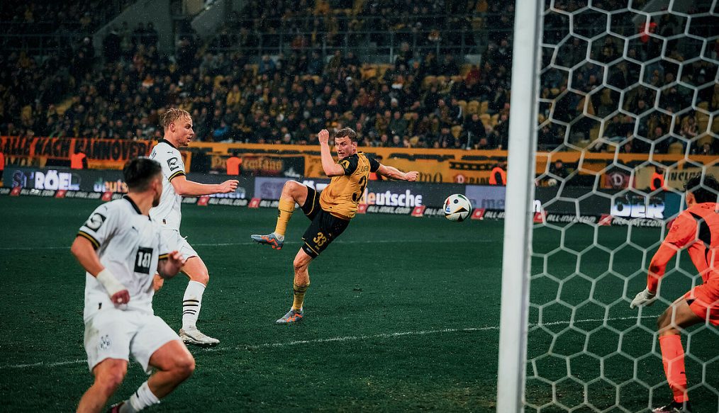 VIDEO : Un superbe tifo mais un Dynamo Dresden accroché par le Borussia Dortmund II !