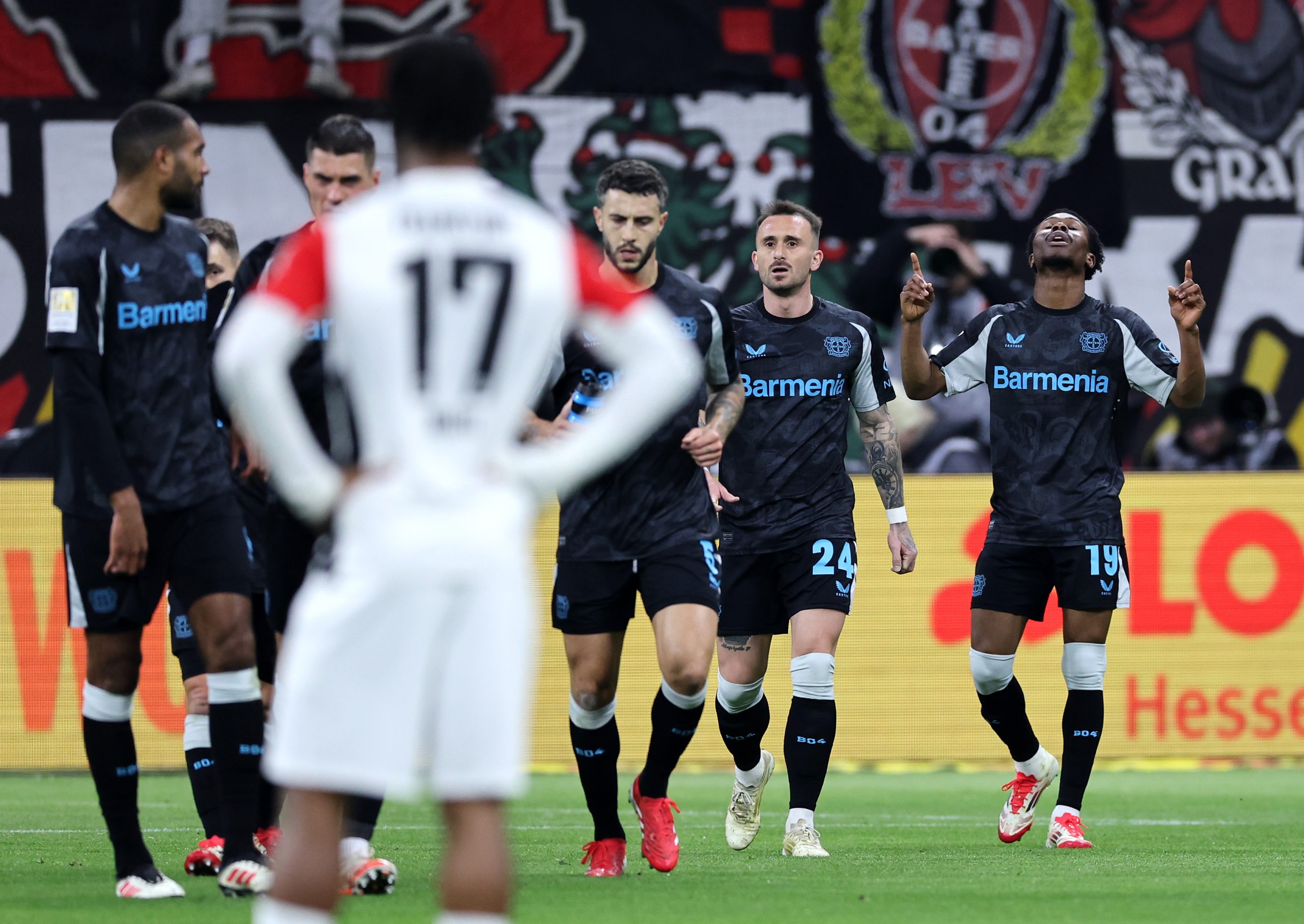 VIDEO : Une leçon de football… Leverkusen humilie l’Eintracht Frankfurt en huit minutes ! VIDEO : Une leçon de football… Leverkusen humilie l’Eintracht Frankfurt en huit minutes !