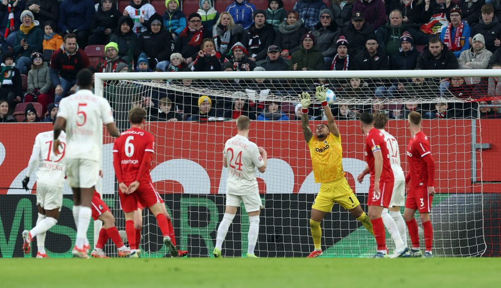 Augsburg et Freiburg s’annulent : Un duel défensif marqué par deux montants et un record historique !