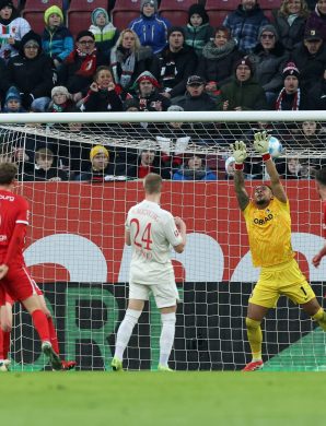 Augsburg et Freiburg s’annulent : Un duel défensif marqué par deux montants et un record historique !