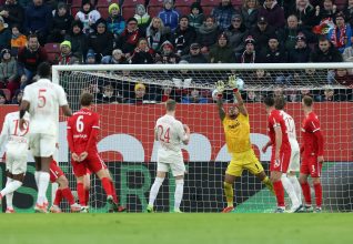 Augsburg et Freiburg s’annulent : Un duel défensif marqué par deux montants et un record historique !