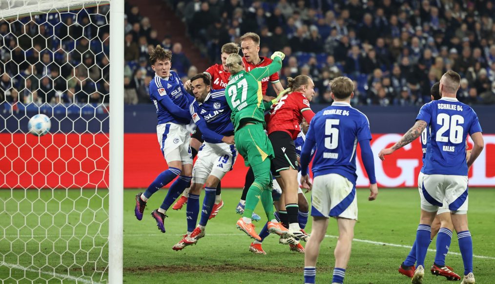 Schalke 04 renversé en deux minutes par le Hannover 96 !