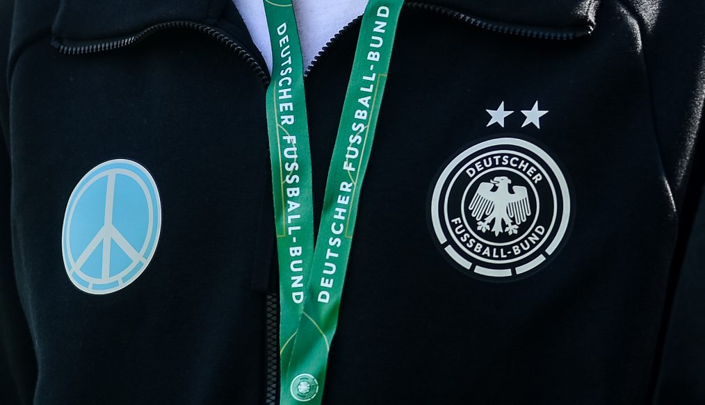 Hommage à Doris Fitschen : brassard noir et minute de silence avant Allemagne-Italie