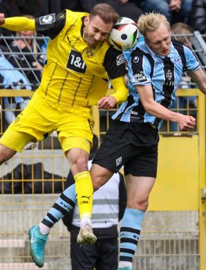 [VIDEO] Le SV Waldhof Mannheim et Dortmund II se quittent sur un 0-0 devant une affluence record