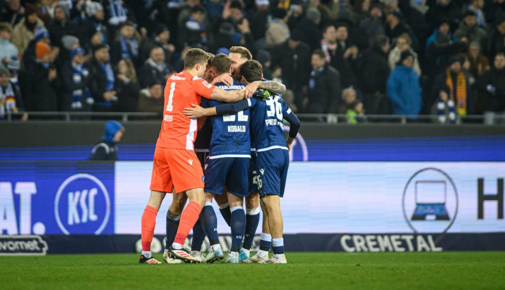 Un but contre son camp catastrophique de Timo Hübers (1.FC Köln) offre la victoire à Karlsruhe !
